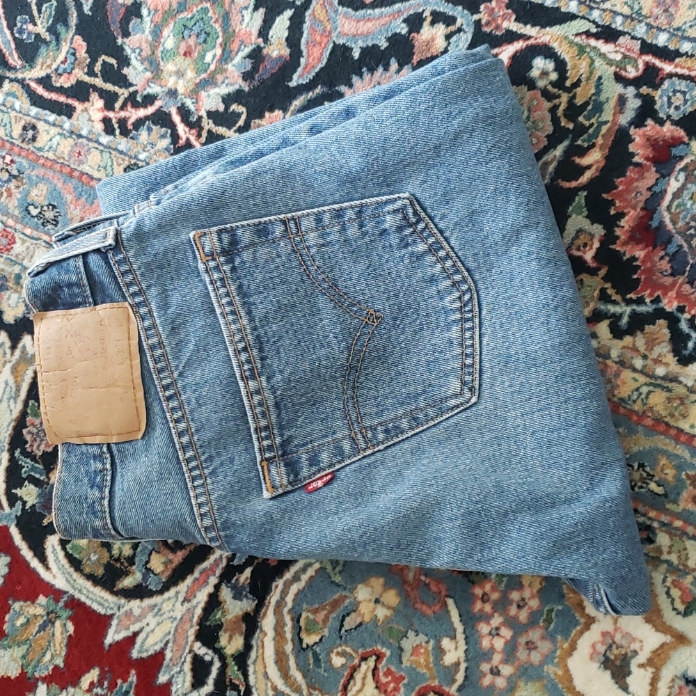 ❤ VINTAGE | 90s Levi's 501 Button Fly Jeans Medium Wash